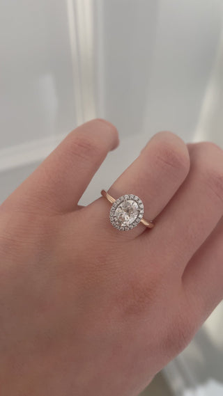 Bague de fiançailles halo en moissanite taille ovale de 1,25 ct