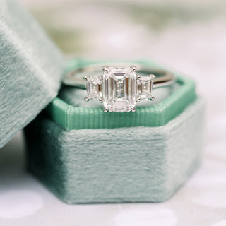 2.0CT Emerald Cut Moissanite Diamond Three Stone Engagement Ring