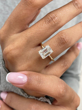 Bague de fiançailles avec diamant solitaire cultivé en laboratoire et émeraude E-VS de 3,0 ct 