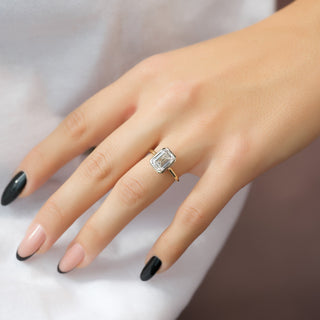 Bague de fiançailles avec halo caché et lunette en diamant CVD taille émeraude de 2,0 à 4,0 ct