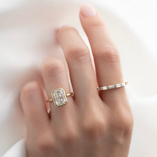 Bague de fiançailles avec halo caché et lunette en diamant CVD taille émeraude de 2,0 à 4,0 ct