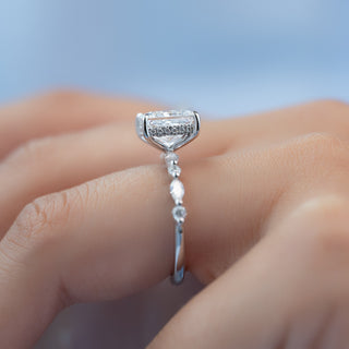 Anillo de compromiso con halo oculto y engaste pavé de diamantes CVD de talla princesa de 1,0 a 3,0 quilates