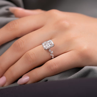 Bague de fiançailles avec halo caché et cluster en diamant CVD taille radiant de 2,0 à 4,0 ct