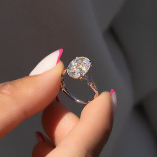 Anillo de compromiso con diamantes de corte ovalado CVD de 2,0 a 4,0 quilates y engaste en forma de rama