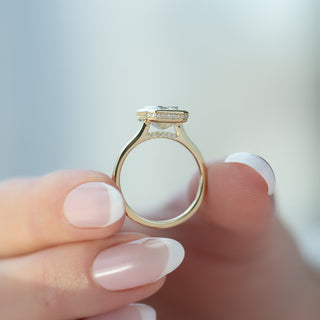 Bague de fiançailles avec halo caché et lunette en diamant CVD taille émeraude de 2,0 à 4,0 ct