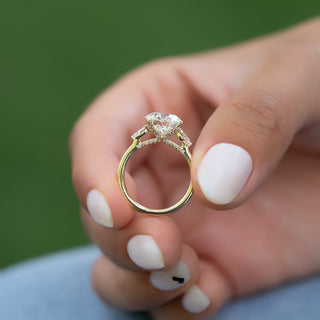 Bague de fiançailles à trois pierres avec diamants taille ronde CVD de 2,0 à 3,0 ct