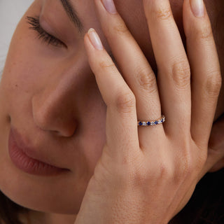 Bague avec pierre de naissance de septembre et diamants en saphir rond de 0,45 ct