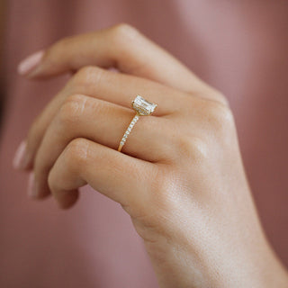 Bague de fiançailles avec halo caché en moissanite en forme d'émeraude de 1,0 ct