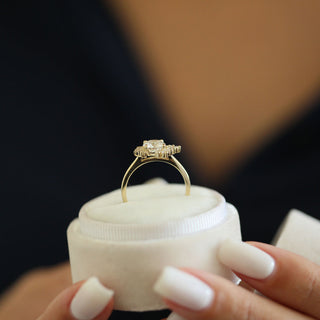 Anillo de compromiso con diamantes de moissanita redondos de 1,0 ct