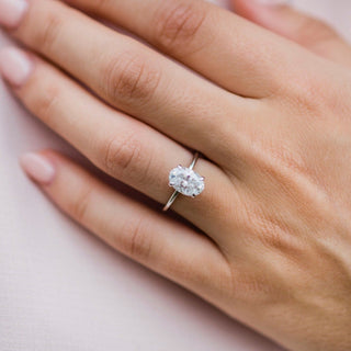 Bague de fiançailles en moissanite à halo caché de taille ovale de 1,0 à 3,0 ct