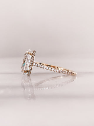 Bague de fiançailles ouverte avec halo caché en diamants et moissanite ovale pavée de 2,80 ct