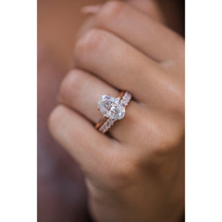 Bague de fiançailles solitaire en diamant et moissanite ovale allongée de 4,0 ct