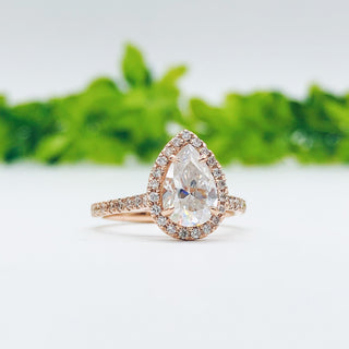 Bague de fiançailles en moissanite taille poire de 2,1 ct avec halo pavé