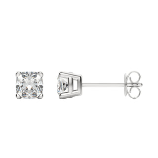 Boucles d'oreilles à tige en forme de coussin avec solitaire en moissanite de 0,50 à 1,0 TCW