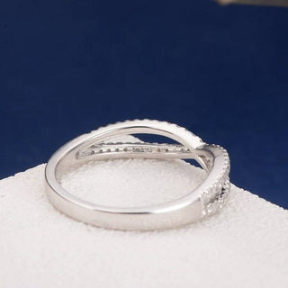 Alliance de mariage fendue en demi-éternité à taille brillant ronde 