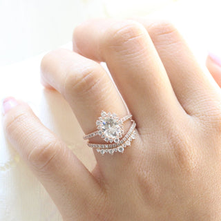 Bague de fiançailles de mariée pavée en forme de diadème avec halo en moissanite à taille ovale de 1,20 ct 