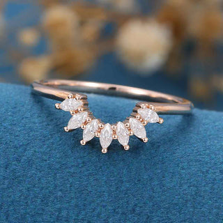 Alliance de mariage courbée en forme de marquise avec moissanite de 2,0 ct