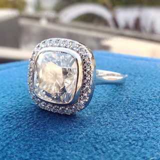 Bague de fiançailles halo en moissanite et diamant taille coussin de 2,50 ct