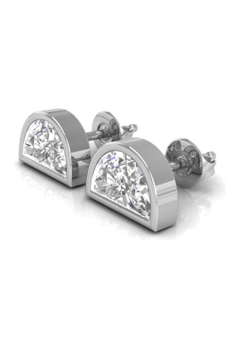 Boucles d'oreilles à tige en diamant et moissanite à coupe demi-lune pour elle