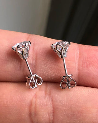 Boucles d'oreilles à tige solitaire en moissanite à coupe ronde 1,0 TCW