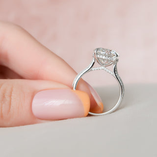 Anillo de compromiso con diamantes CVD de talla redonda ocultos y pavé de 2,0 a 4,0 quilates