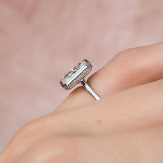 Anillo de compromiso con halo oculto y bisel de diamantes CVD de talla radiante de 2,0 a 4,0 quilates