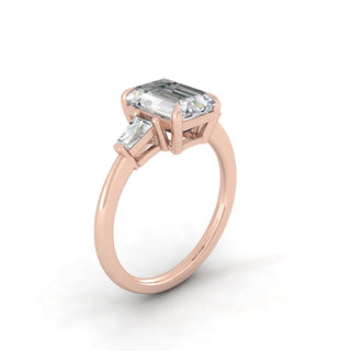 Bague de fiançailles à trois pierres en moissanite taille émeraude de 1,9 ct