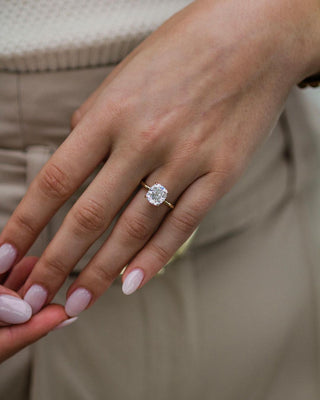 Anillo de compromiso de moissanita en solitario con corte cojín de 2,80 quilates