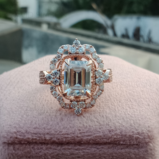 Bague de fiançailles halo en moissanite et diamant taille émeraude vintage de 1,0 ct