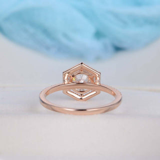 Bague de fiançailles en forme d'hexagone rond de 1,0 ct avec diamants en moissanite