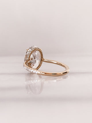 Bague de fiançailles ouverte avec halo caché en diamants et moissanite ovale pavée de 2,80 ct