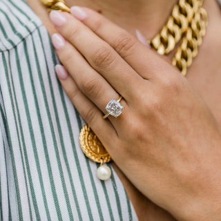 Anillo de compromiso solitario con diamante moissanita en talla cojín de 4,65 quilates para ella