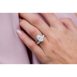 4.0CT Oval Cut 4 Prongs Moissanite Solitaire Engagement Ring - ELITE CARAT