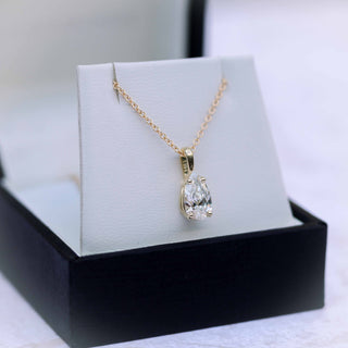 Collier à superposer avec diamants et moissanite solitaire taille poire