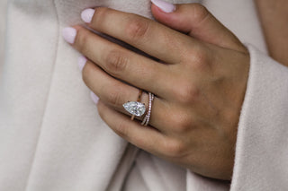 Bague de fiançailles avec pont solitaire en forme de poire et moissanite de 4,50 ct