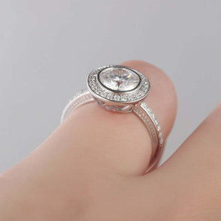 Bague de fiançailles en or blanc 14 carats avec diamants et moissanite ronde de 1,5 ct