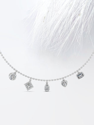 Collier à cinq pierres serties de diamants et de moissanites pour femme