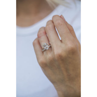 Bague de fiançailles solitaire en diamant et moissanite ovale allongée de 4,0 ct