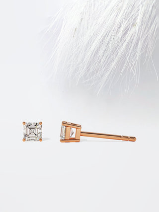 Pendientes minimalistas de moissanita con corte solitario Asscher para ella 