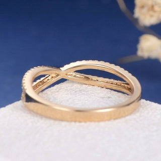 Alliance de mariage à tige fendue et taille brillant rond 