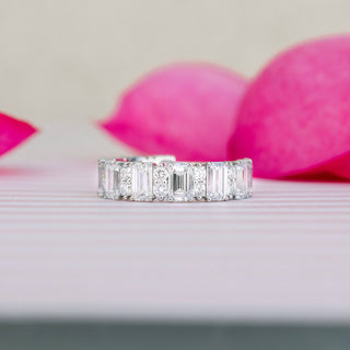 Alliance de mariage 3/4 en moissanite taille émeraude et ronde 