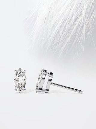 Boucles d'oreilles à tige en diamant et moissanite taille marquise pour femmes 