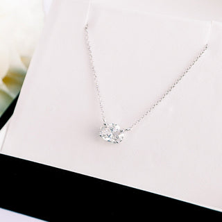 Collier solitaire ovale en moissanite East West en or massif