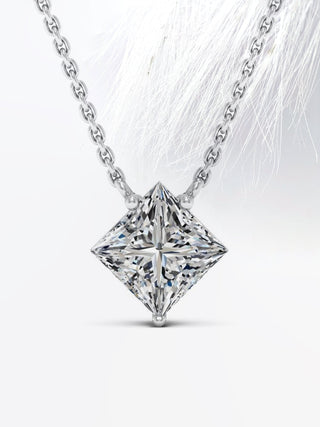 Collier pendentif solitaire diamant moissanite taille princesse