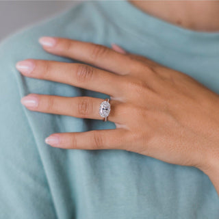 Bague de fiançailles avec solitaire ovale en moissanite de 4,0 ct