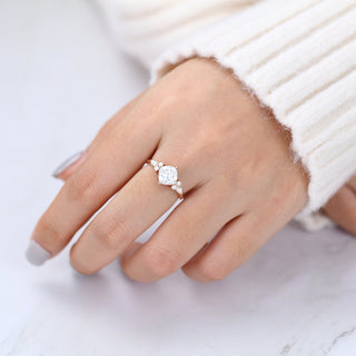 Bague de fiançailles en grappe de moissanite en forme de coussin de 1,44 ct