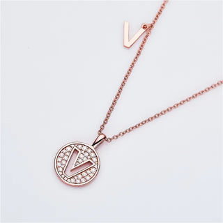 Collier avec diamants et moissanite en forme de lettre « V » pour femme