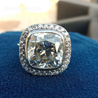 Bague de fiançailles halo en moissanite et diamant taille coussin de 2,50 ct