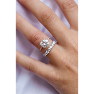 Bague de fiançailles en moissanite à halo caché de taille ronde de 2,10 ct