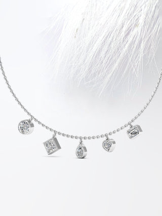 Collier à cinq pierres serties de diamants et de moissanites pour femme